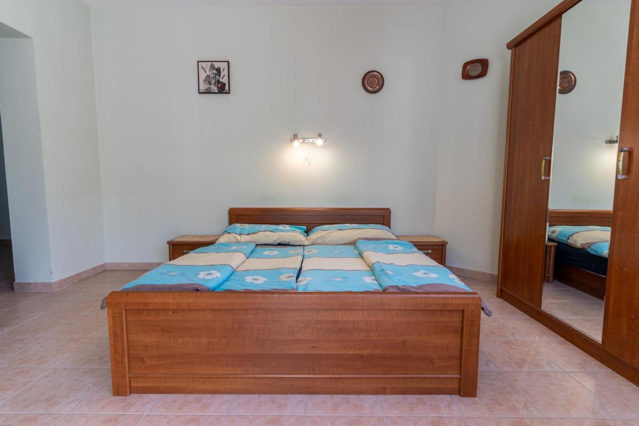 Izabella Panzio Bed & Breakfast ไฮจ์ดุสโซบอสโล ภายนอก รูปภาพ