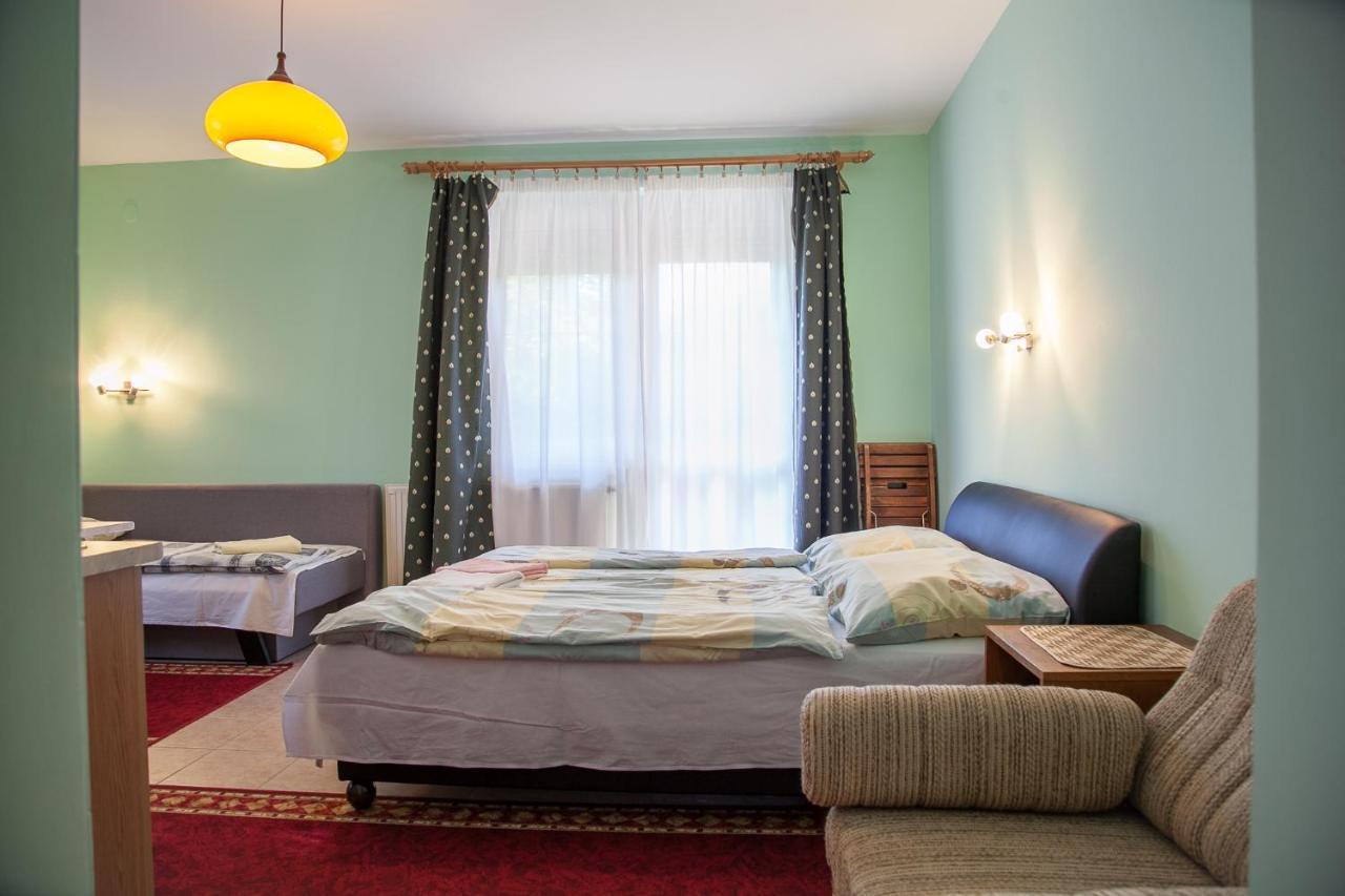 Izabella Panzio Bed & Breakfast ไฮจ์ดุสโซบอสโล ภายนอก รูปภาพ