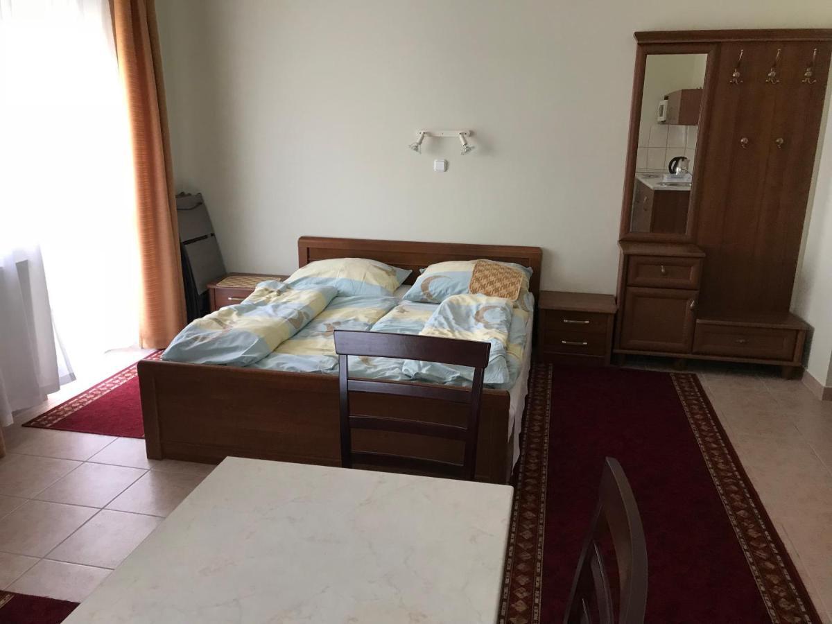 Izabella Panzio Bed & Breakfast ไฮจ์ดุสโซบอสโล ภายนอก รูปภาพ