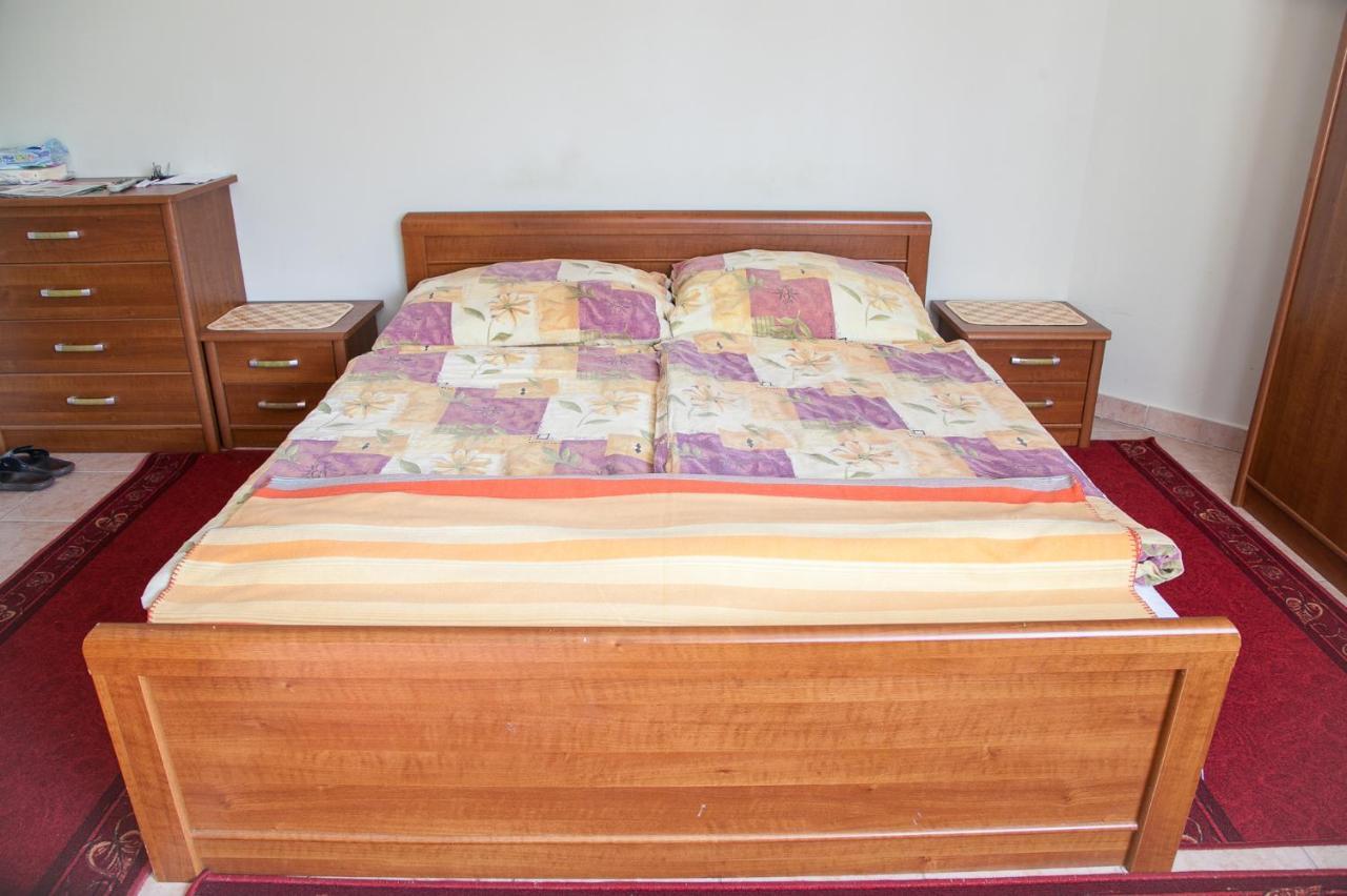 Izabella Panzio Bed & Breakfast ไฮจ์ดุสโซบอสโล ภายนอก รูปภาพ