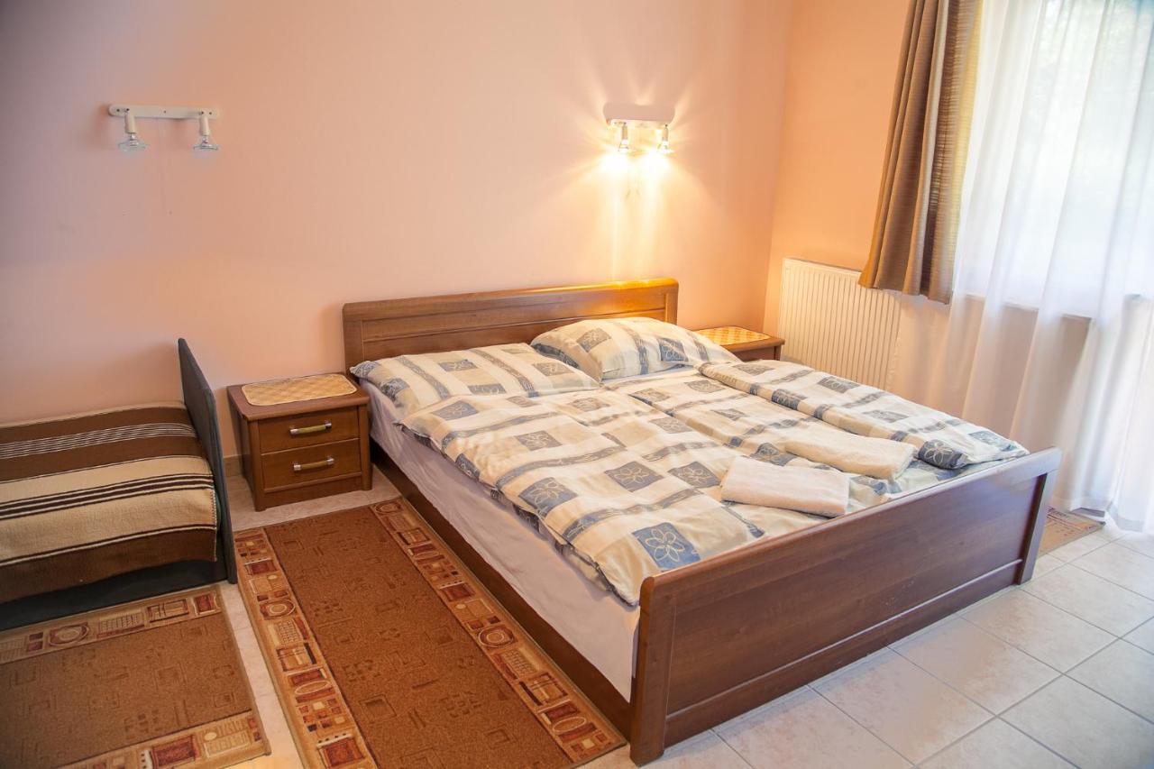 Izabella Panzio Bed & Breakfast ไฮจ์ดุสโซบอสโล ภายนอก รูปภาพ