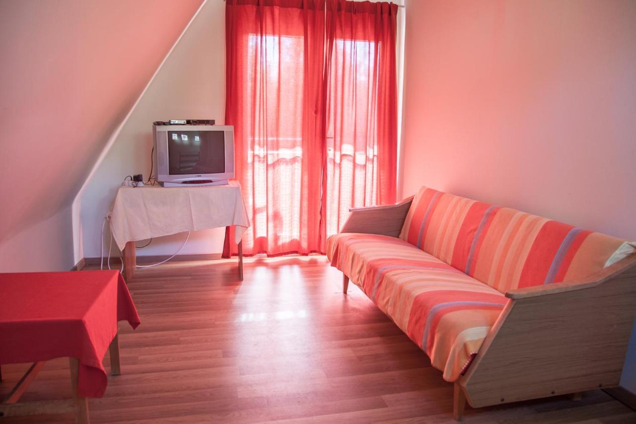 Izabella Panzio Bed & Breakfast ไฮจ์ดุสโซบอสโล ภายนอก รูปภาพ