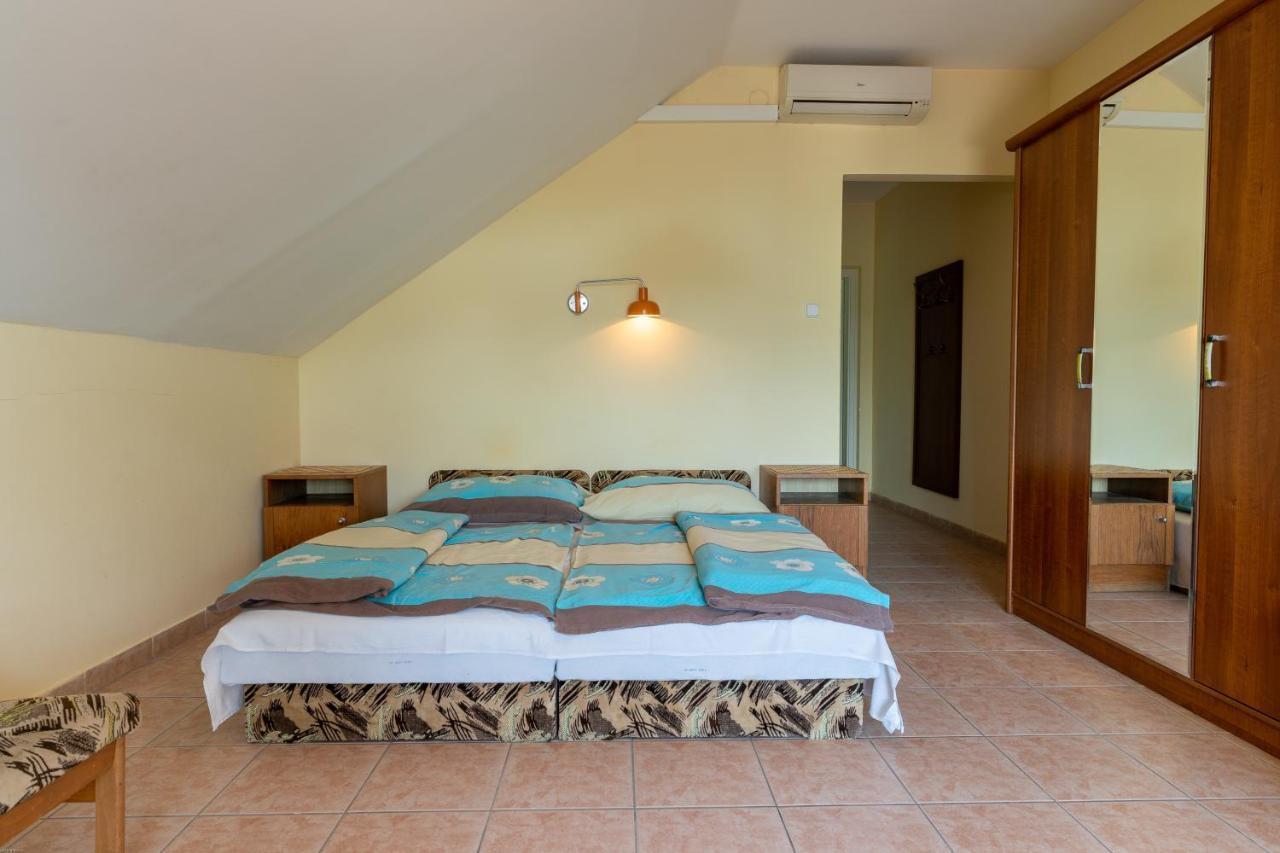 Izabella Panzio Bed & Breakfast ไฮจ์ดุสโซบอสโล ภายนอก รูปภาพ