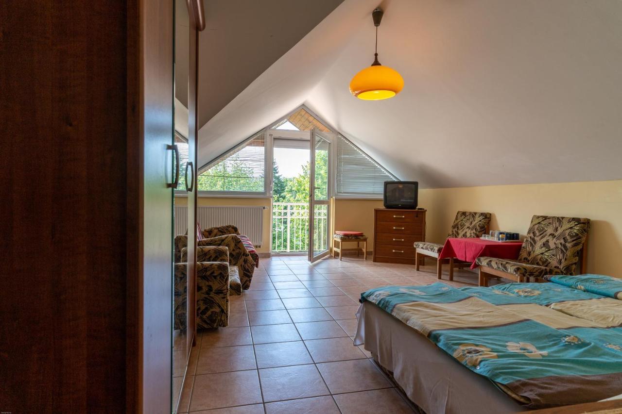 Izabella Panzio Bed & Breakfast ไฮจ์ดุสโซบอสโล ภายนอก รูปภาพ