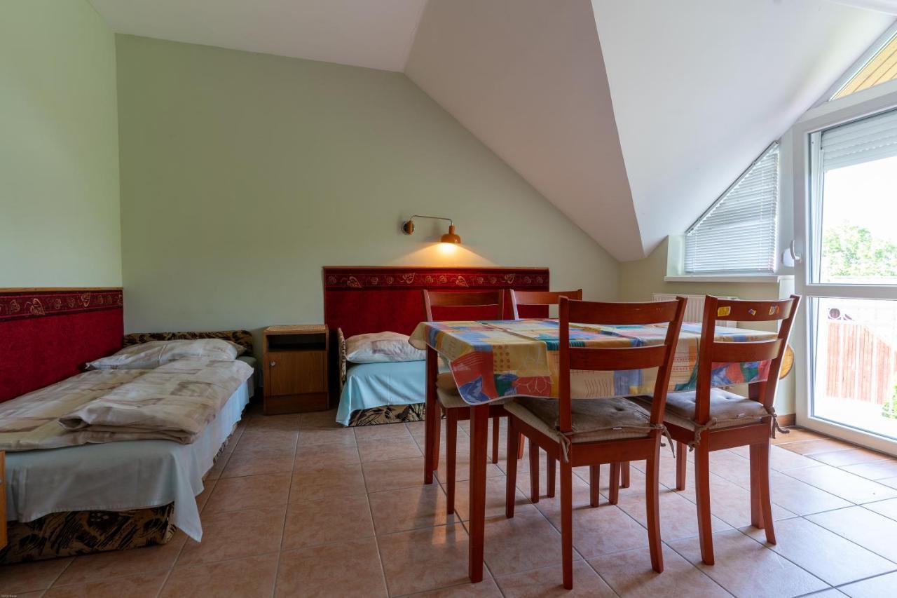 Izabella Panzio Bed & Breakfast ไฮจ์ดุสโซบอสโล ภายนอก รูปภาพ