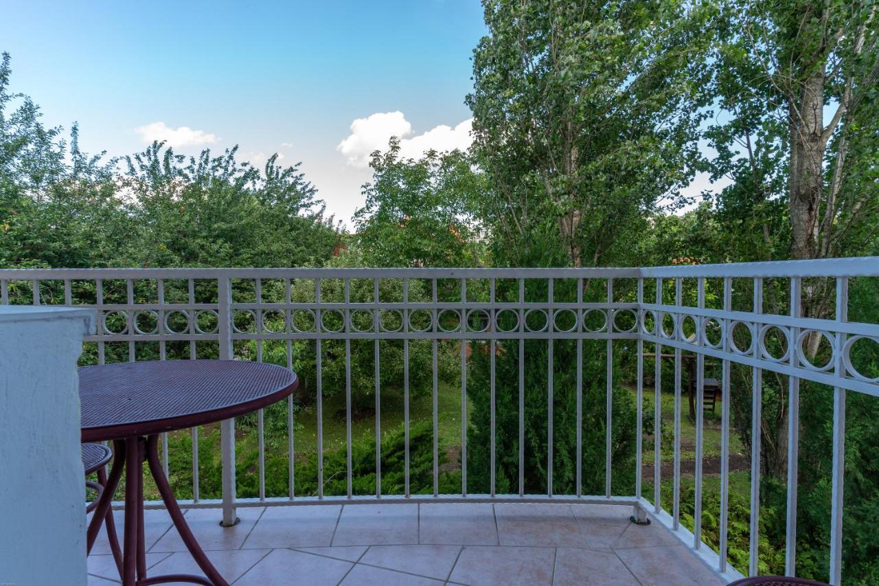 Izabella Panzio Bed & Breakfast ไฮจ์ดุสโซบอสโล ภายนอก รูปภาพ