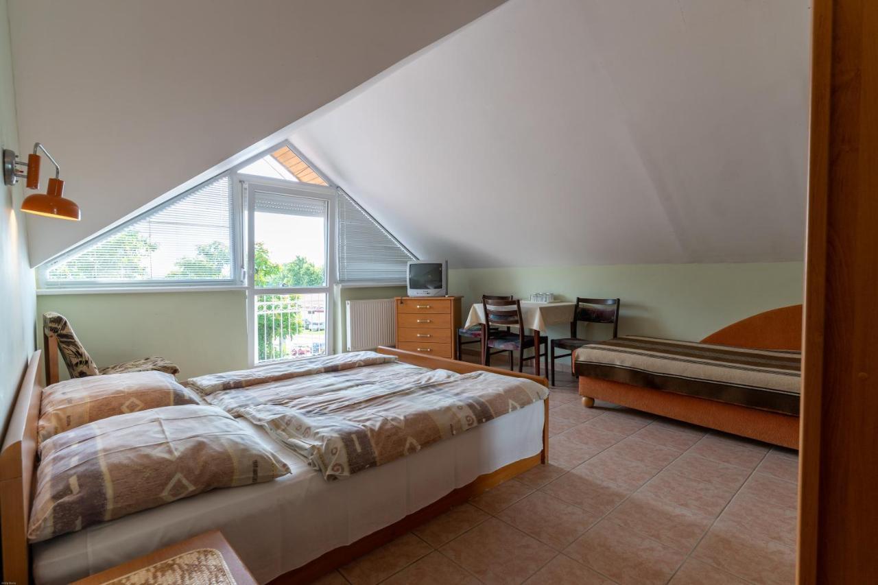 Izabella Panzio Bed & Breakfast ไฮจ์ดุสโซบอสโล ภายนอก รูปภาพ