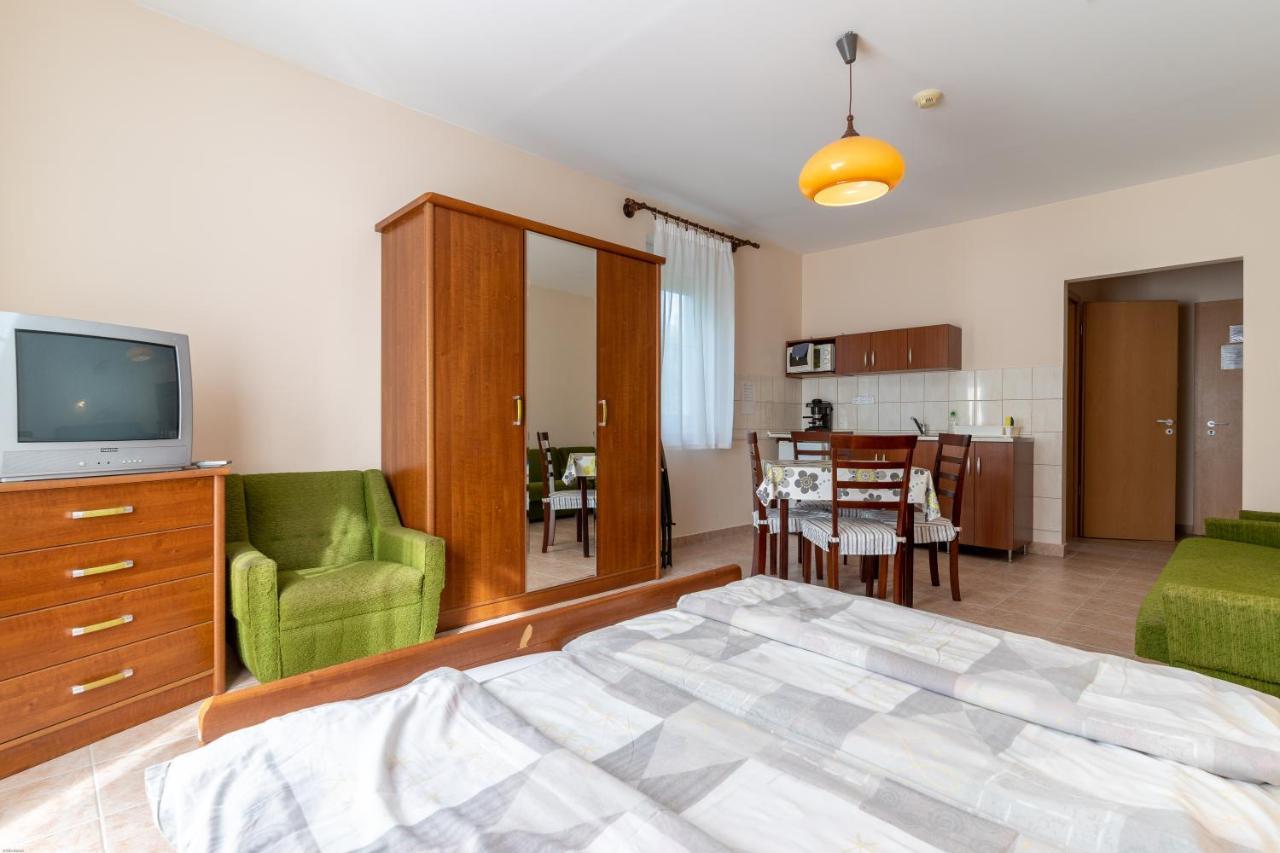 Izabella Panzio Bed & Breakfast ไฮจ์ดุสโซบอสโล ภายนอก รูปภาพ