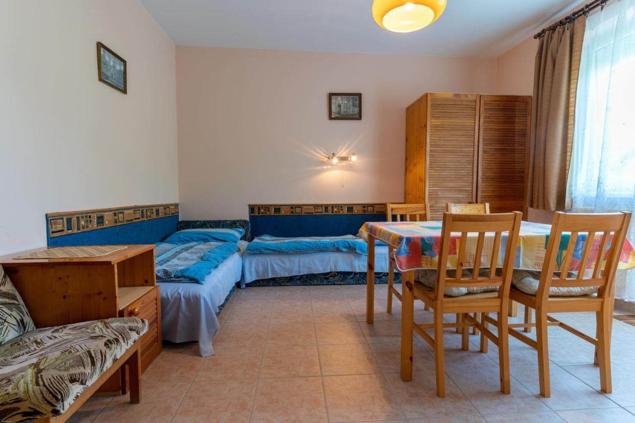 Izabella Panzio Bed & Breakfast ไฮจ์ดุสโซบอสโล ภายนอก รูปภาพ