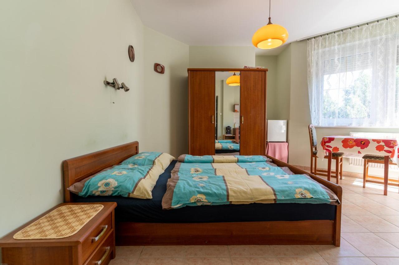 Izabella Panzio Bed & Breakfast ไฮจ์ดุสโซบอสโล ภายนอก รูปภาพ
