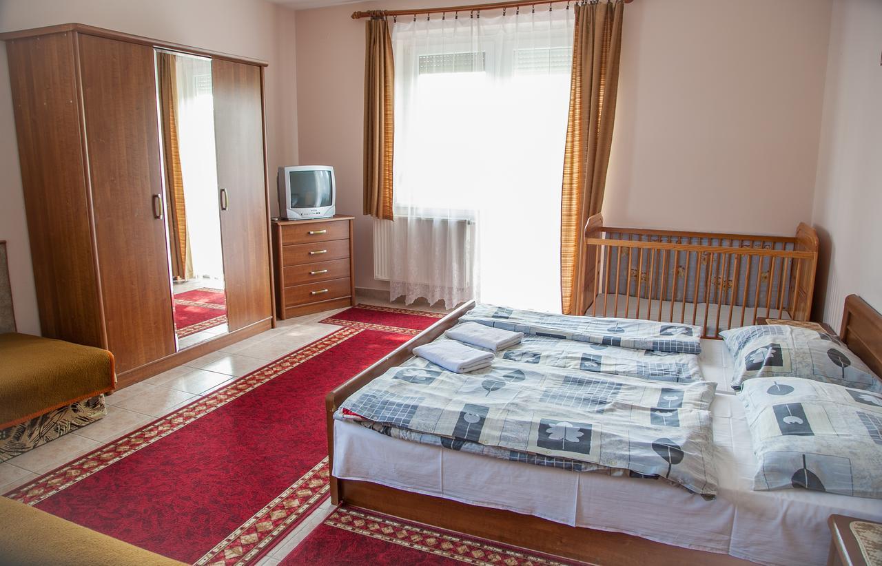 Izabella Panzio Bed & Breakfast ไฮจ์ดุสโซบอสโล ภายนอก รูปภาพ