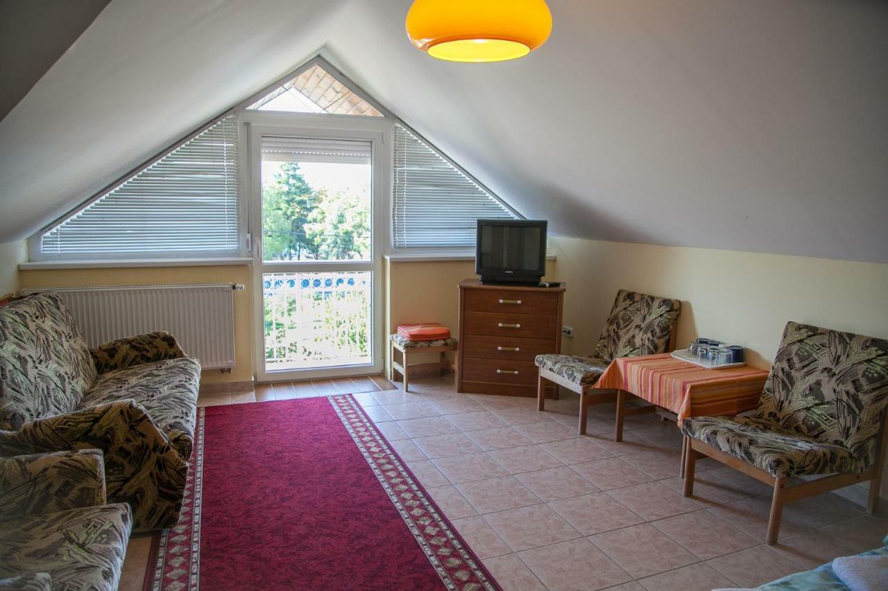 Izabella Panzio Bed & Breakfast ไฮจ์ดุสโซบอสโล ภายนอก รูปภาพ
